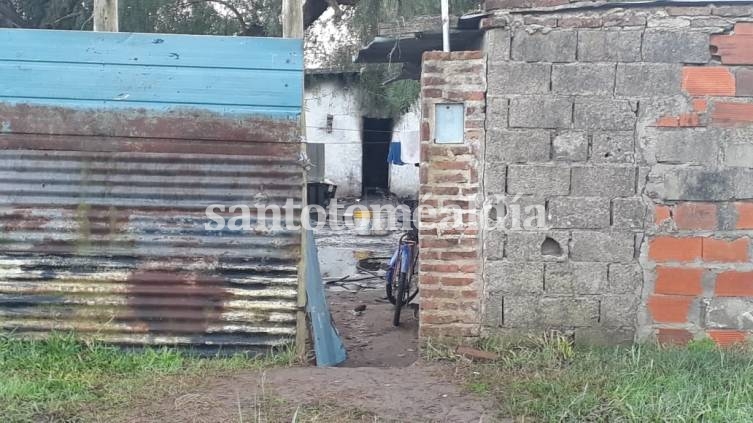 Dos personas con quemaduras al incendiarse su casa en Adelina Centro