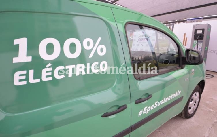 Presentaron la estación de carga para vehículos eléctricos en Santa Fe