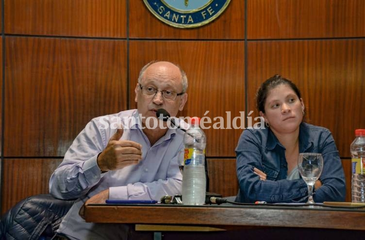 Niky Cantard participó de una mesa de discusión sobre problemática animal