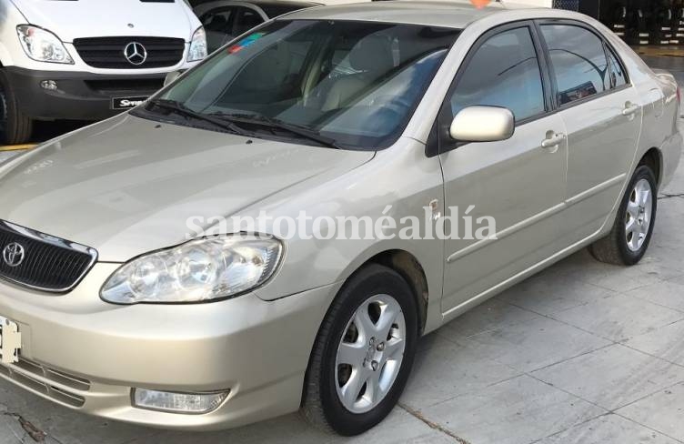 Robaron un auto que estaba estacionado en la calle