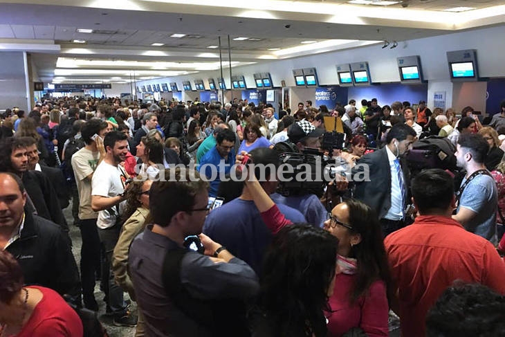 Gremios aeronáuticos toman medidas contra los cielos abiertos