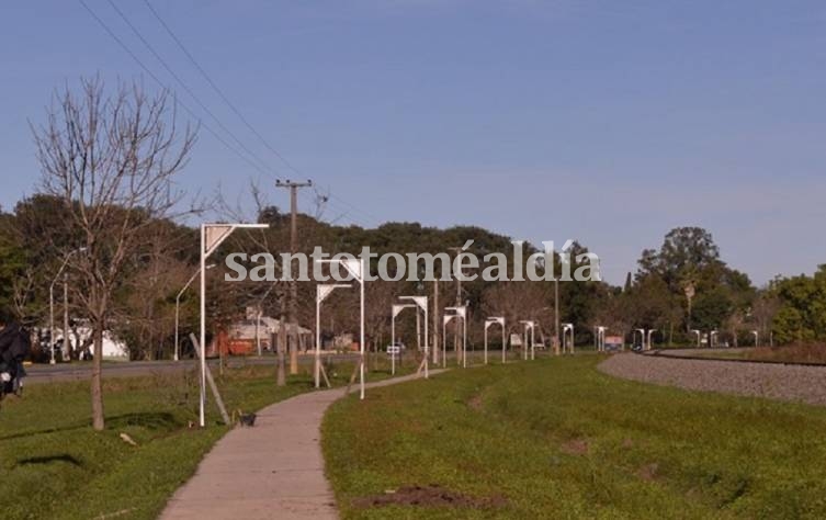 Avanza la iluminación de las bicisendas en Sauce Viejo