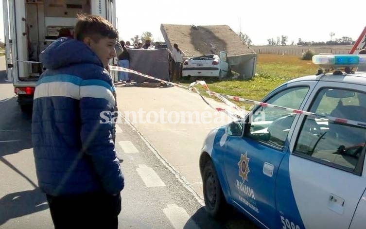Choque fatal en la Autovía 19  falleció un hombre al impactar su auto contra una garita 