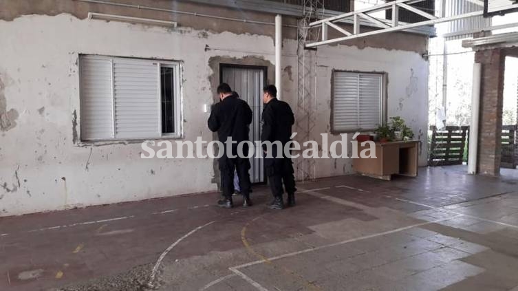 Robo y destrozos en la Escuela 