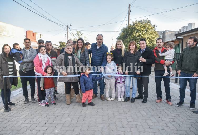 En Santa Fe inauguraron la cuadra 183 de pavimento reticulado