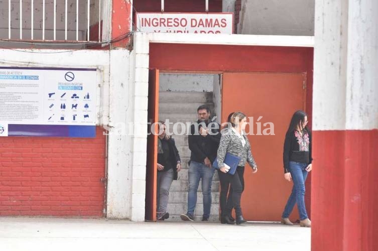 Allanaron la sede de Unión, la empresa de Luis Sphan y propiedades de su familia