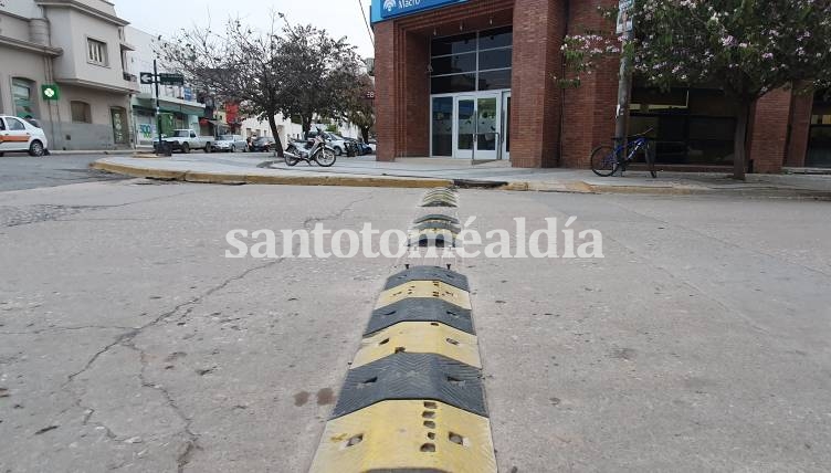 Piden al Municipio que repare los reductores de velocidad dañados