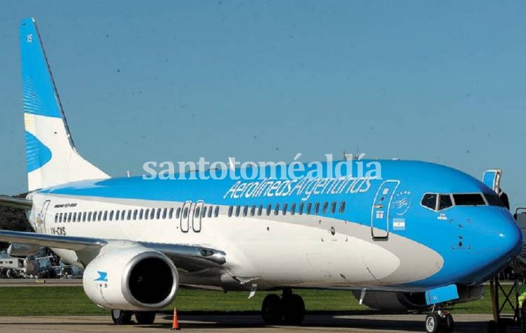 Trabajadores de Aerolíneas y Austral reclaman por mejoras salariales y la falta de personal