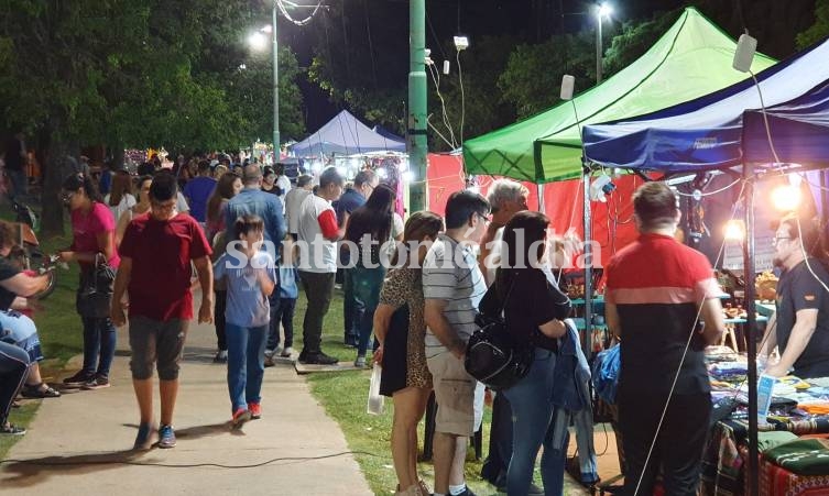 La Feria de Artesanías acompaña al Paso del Salado. (Foto: Santotomealdia)