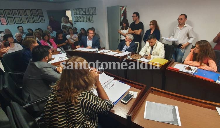 La última sesión contó con la participación de ocho concejales, por la ausencia de Schmidhalter. (Foto: Santotomealdia)
