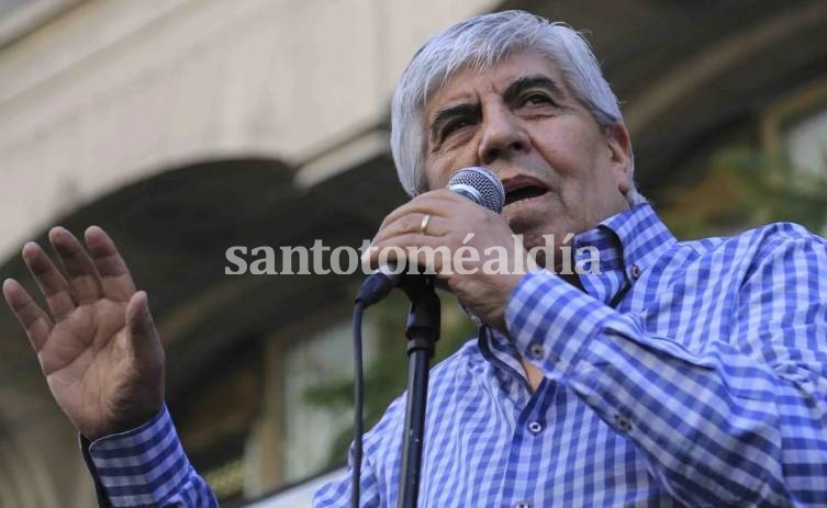 Moyano criticó a la CGT por no pedir un bono de fin de año: 