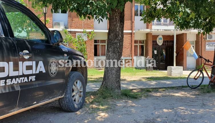 Un joven de 16 años y otro de 20, detenidos con un arma de fuego