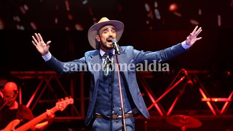Abel Pintos cierra esta noche el Festival del Pescador en Sauce Viejo