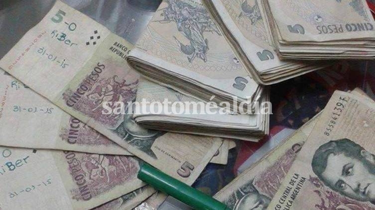 Extienden por un mes la circulación legal de los billetes de 5 pesos