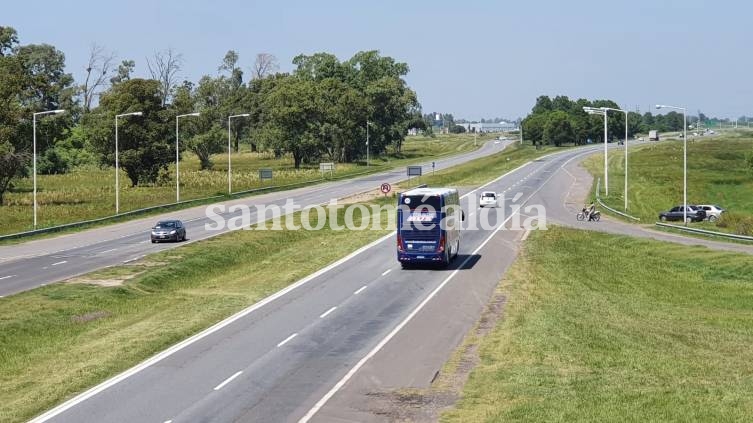 Asalto en la autopista: golpearon e hirieron con un cuchillo a un hombre de 64 años