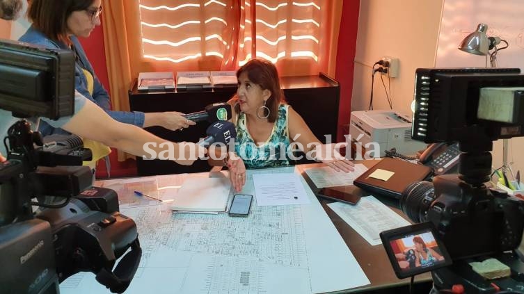 La intendenta, durante la atención a los medios de prensa. (Foto: Santotomealdia)