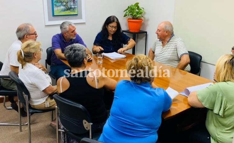 Un grupo de vecinos fue recibido por el secretario de Obras Publicas del Municipio