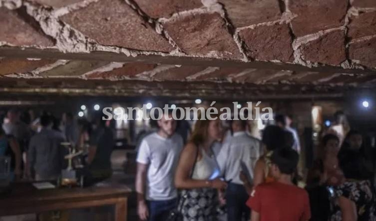 Más de mil santafesinos y turistas participaron del recorrido nocturno por la Manzana Jesuítica