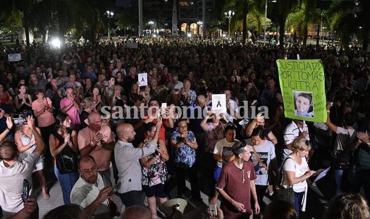 Santa Fe: Masiva marcha contra la inseguridad en plaza 25 de Mayo