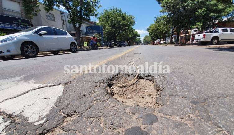 Baches en Avenida 7 de marzo, un problema para la seguridad vial