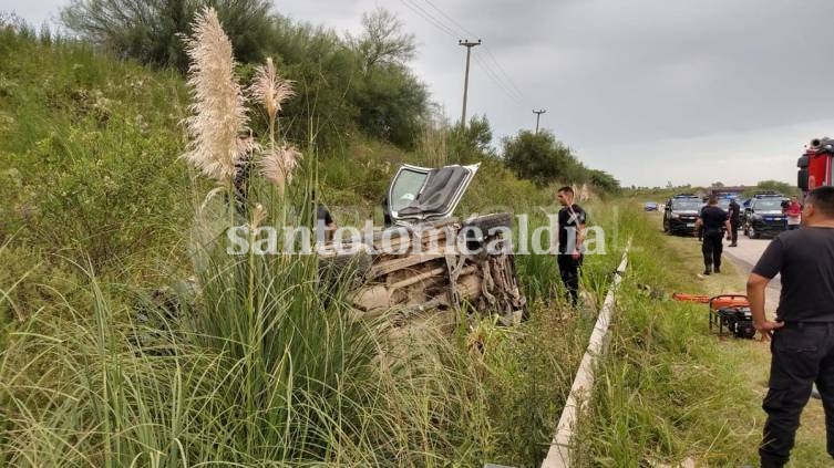 Volcó un patrullero en Circunvalación Oeste: hay tres heridos