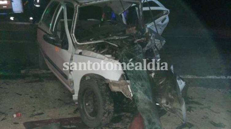 Así quedó el Renault Clío. (Foto: LT9)