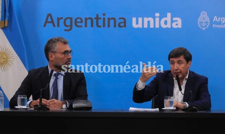 El Gobierno anunció bonos para beneficiarios de AUH, planes sociales y jubilaciones y pensiones mínimas