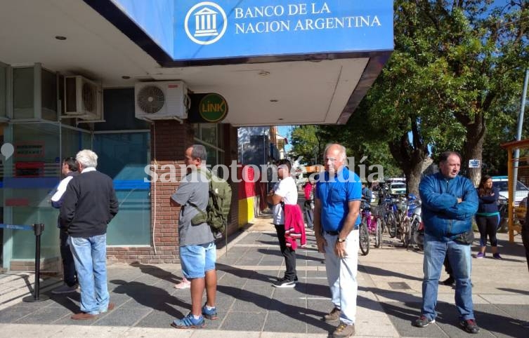 El Banco Nación concentra la mayor cantidad de personas que deben cobrar jubilaciones, pensiones y asignaciones sociales nacionales.