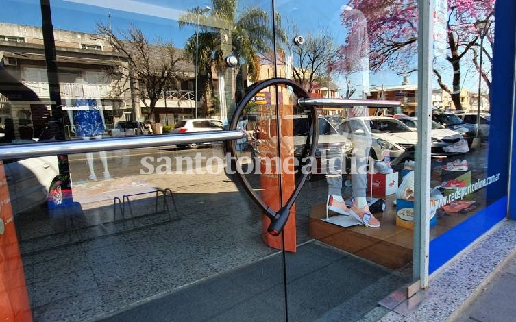 Miércoles con supermercados y negocios cerrados por el Día del Empleado de Comercio 