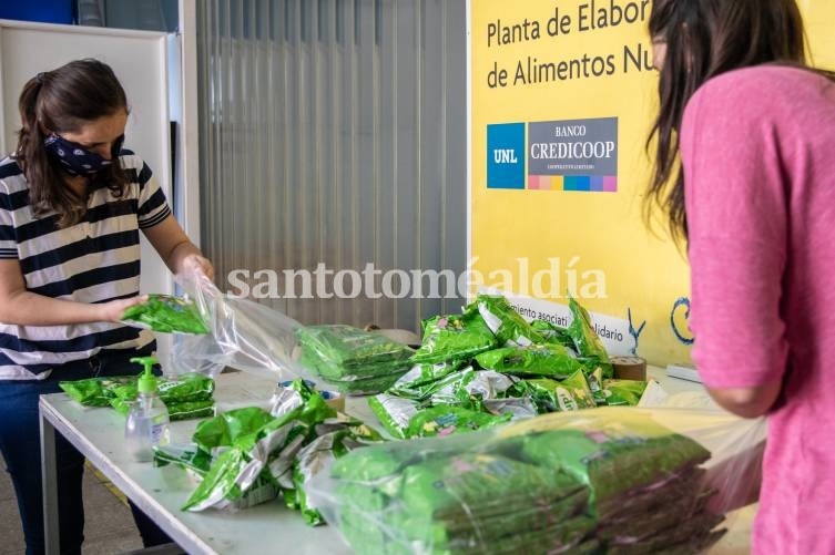 La UNL ya entregó más de 200 mil raciones de alimentos nutritivos
