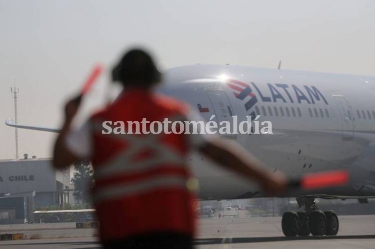 Latam cierra su filial local y negocia la desvinculación de sus 1.700 empleados