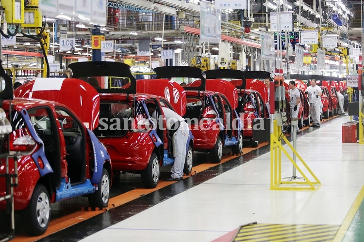 La economía cayó 5,4% en los primeros tres meses del año y la desocupación subió hasta el 10,4%