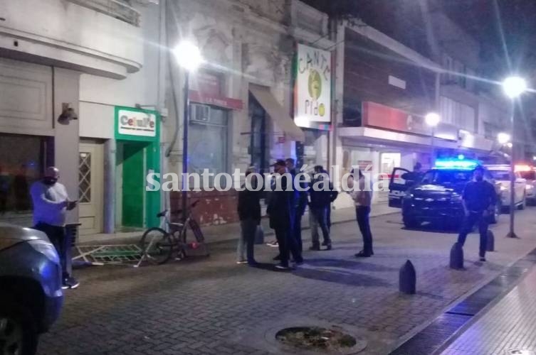 Santa Fe: Detectaron una fiesta clandestina con más de 200 personas en plena peatonal 