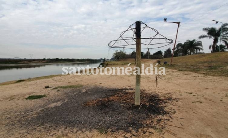 La Policía trasladó a tres menores por provocar un incendio en la Costanera