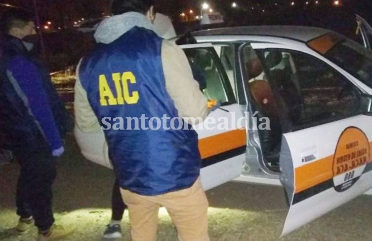 Un policía que trabaja como remisero se resistió a un asalto y mató a dos delincuentes