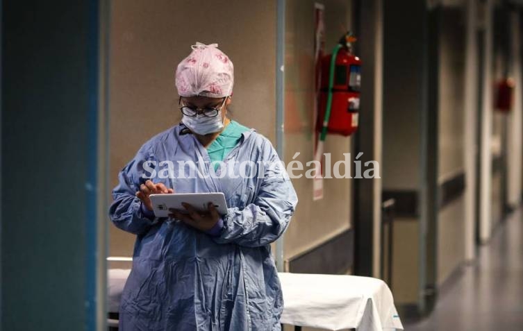 En el país se sumaron 185 muertes y 11.892 contagios de COVID-19