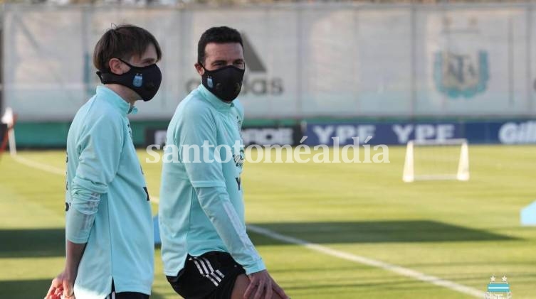 Messi llegó a la Argentina y Scaloni ya tiene el plantel completo para el debut frente a Ecuador