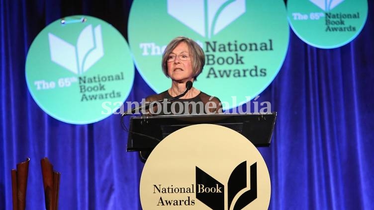 La poeta estadounidense Louise Glück ganó el Premio Nobel de Literatura