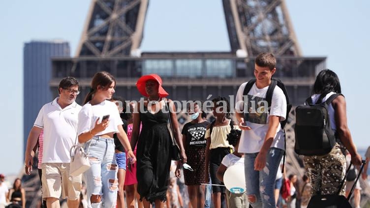 Francia: alerta máxima en ocho ciudades ante el agravamiento de la situación sanitaria