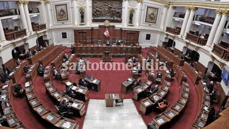 El Congreso peruano aceptó la renuncia de Merino y por primera vez podría haber una mujer presidenta