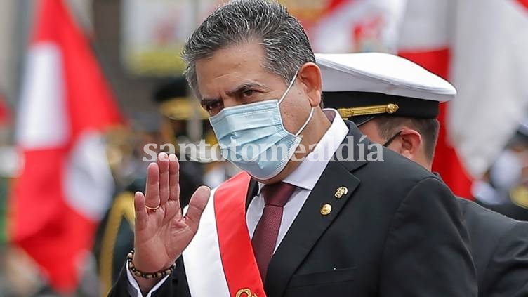 Jaqueado por el Congreso y las protestas, Merino renunció a la Presidencia de Perú