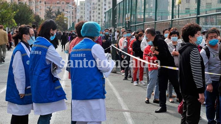 China testea a millones de personas por reaparición del coronavirus en tres ciudades