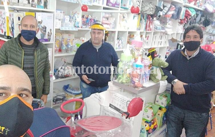 Clemente destacó la importancia de dar impulso al comercio local en tiempo de fiestas