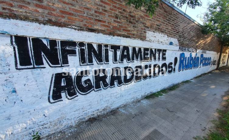 Emotivo homenaje de vecinos al carnicero Rubén Pozzo