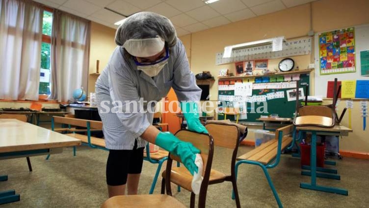 Solo tres de las 20 regiones reabren las escuelas secundarias desde mañana