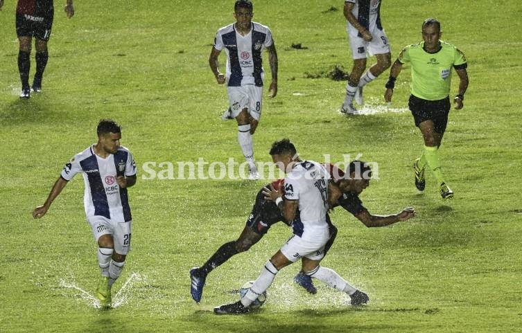 Colón cerró la Copa Diego Maradona con derrota