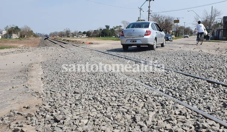 Este martes habrá un corte de tránsito en el paso a nivel de calle Sarmiento