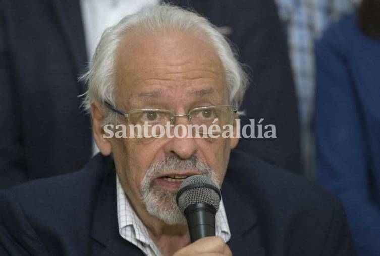 Horacio Verbitsky recibió la primera dosis de la vacuna rusa.