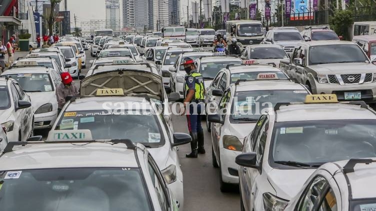 Miles de personas evacúan el sur de Filipinas por la llegada del ciclón tropical 
