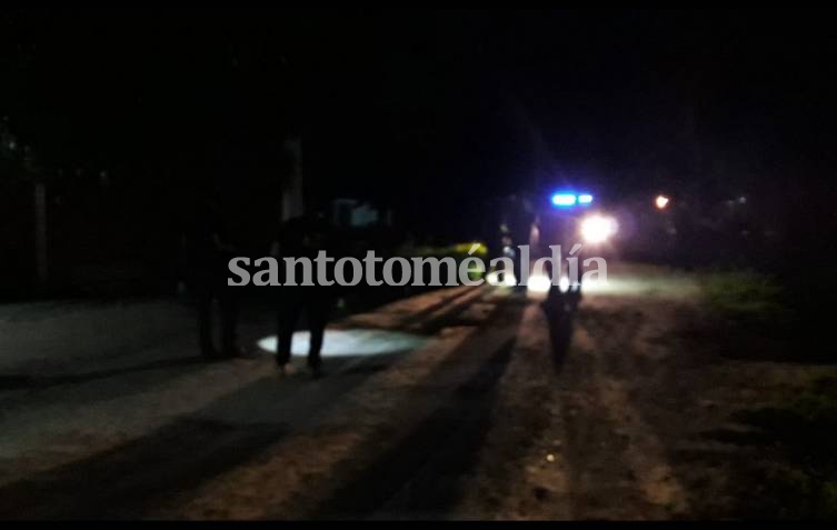 La policía llegó al lugar minutos después del ataque, pero no hay detenidos por el momento.
